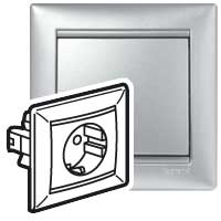 LEGRAND VALENA Розетка в сборе с заземлением алюминий (770123 )