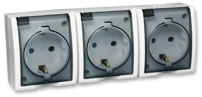 SIMON Aqua Розетка тройная 2Р+Е Schuko с крышками полупр. IP54 16А 250В винтовой зажим S15A белый (1594437-030) SIMON Aqua Розетка тройная 2Р+Е Schuko с крышками полупр. IP54 16А 250В винтовой зажим S15A белый (1594437-030)