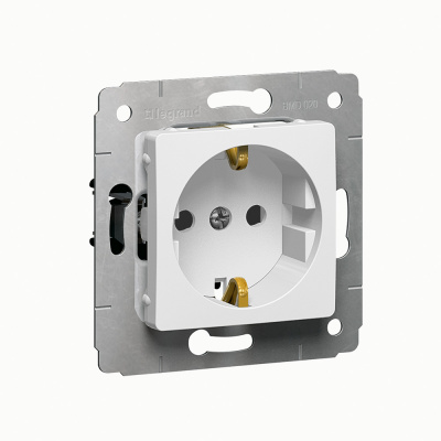 LEGRAND CARIVA Розетка с заземлением со шторками в рамку белая (773621 ) LEGRAND CARIVA Розетка с заземлением со шторками в рамку белая (773621 )