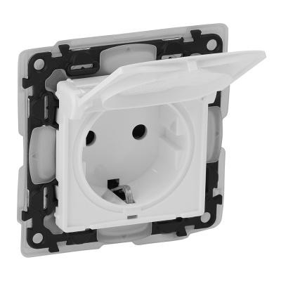 LEGRAND Valena LIFE IP44 Розетка силовая 2К+З со шторками с крышкой белая (753119 ) LEGRAND Valena LIFE IP44 Розетка силовая 2К+З со шторками с крышкой белая (753119 )
