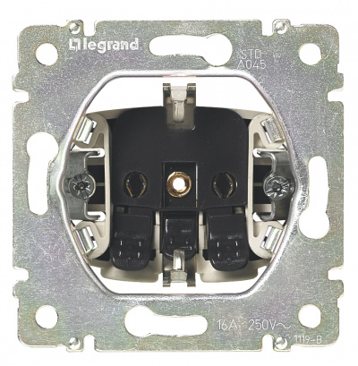 LEGRAND VALENA Розетка с заземлением 2К+З со шторками алюминий (770211 ) LEGRAND VALENA Розетка с заземлением 2К+З со шторками алюминий (770211 )
