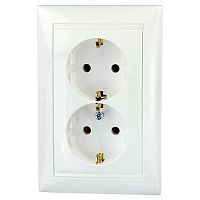 LEGRAND VALENA Розетка двойная с заземлением белая (694272)