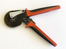 DKC Клещи для обжима втулочных наконечников. Шестигранный профиль  обжима (2ART8166)