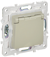 IEK SKANDY Розетка 1-местная с заземлением с защитными шторками и крышкой 16А IP44 SK-R11B бежевый  (SK-R16-16-44-K10)