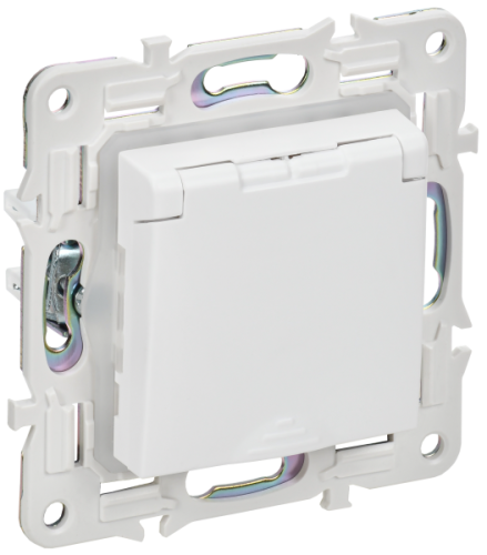 IEK SKANDY Розетка 1-местная с заземлением с защитными шторками и крышкой 16А IP44 SK-R11W арктический белый  (SK-R16-16-44-K01)