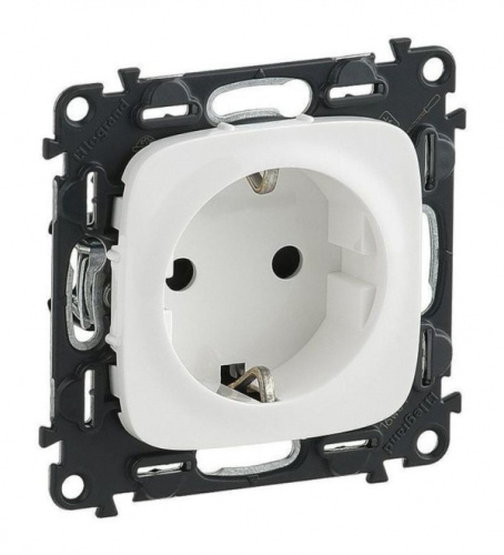 LEGRAND Valena ALLURE Розетка силовая 2К+З 16А 250В со шторками безвинтовые зажимы с лицевой панелью белая (753720 )